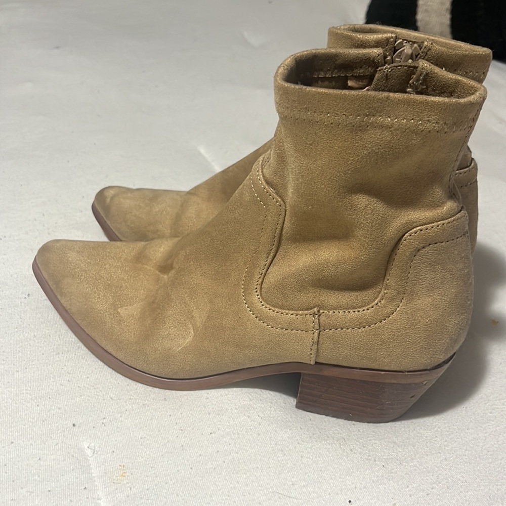 6.5 Steve Madden booties